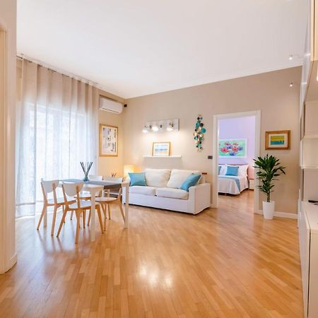Modern Apartment To Relax In The City Center 바리 외부 사진