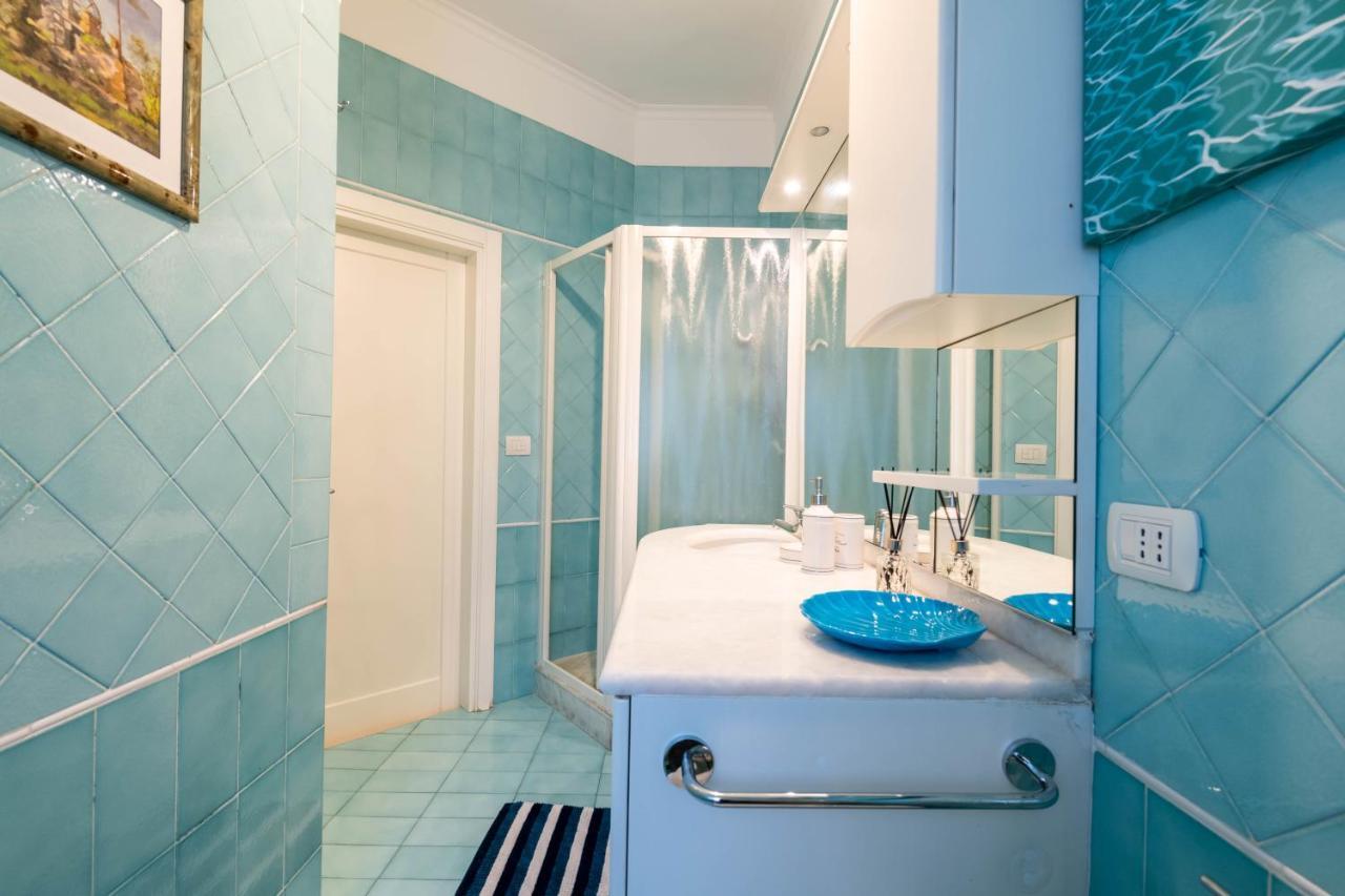 Modern Apartment To Relax In The City Center 바리 외부 사진